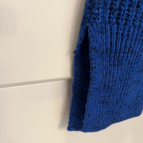 Ladies Sweater - Picture 3 of 4